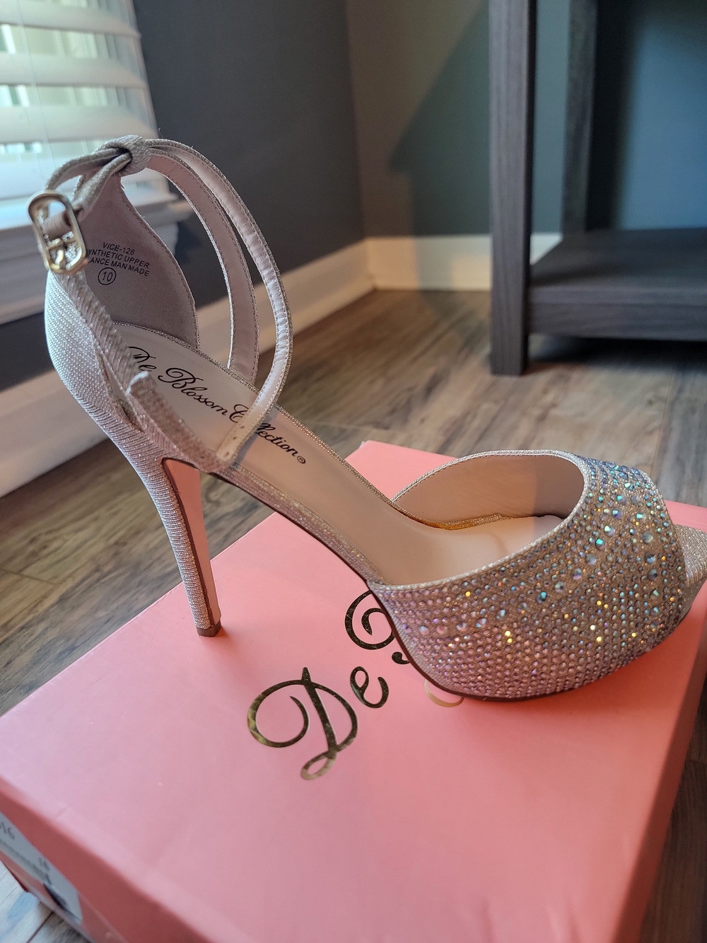 De Blossom Collection Champagne Sparkle Stiletto Platform Heels sz 10